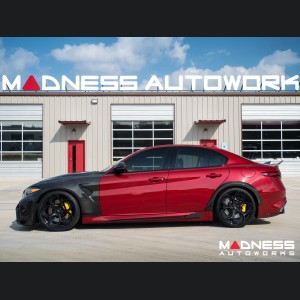 Alfa Romeo Giulia Quadrifoglio GTAm Style Side Skirts - Carbon Fiber